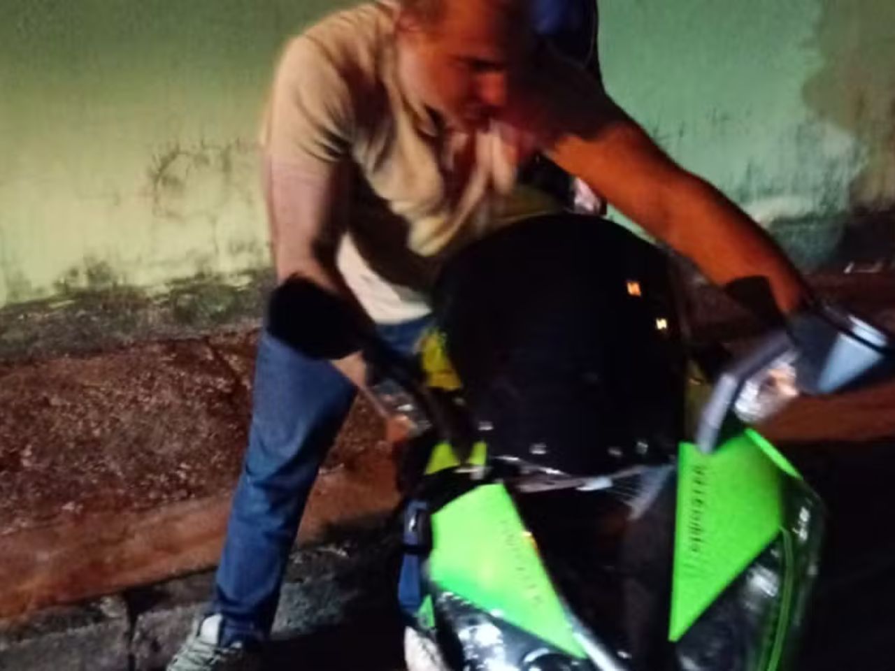 assessor-de-prefeitura-e-preso-embriagado,-suspeito-de-atropelar-idosa-com-moto-de-luxo;-video