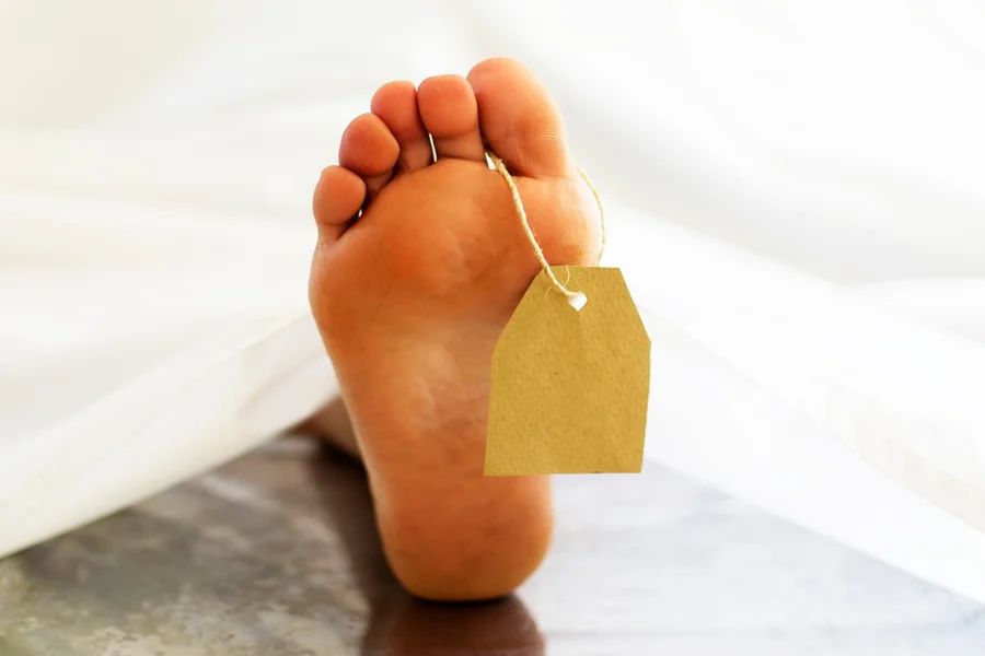 homem-e-investigado-apos-viver-com-cadaver-da-mae-idosa-em-casa