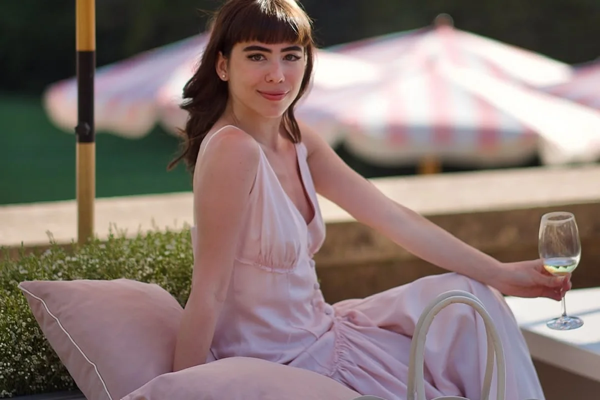 camera-flagra-atriz-da-globo-correndo-atras-de-assaltante-apos-ter-celular-roubado;-veja-video