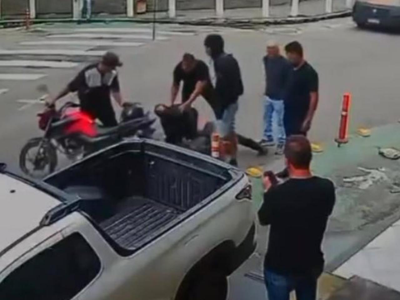 homem-e-expulso-de-sorveteria-apos-tentativa-de-assalto;-veja-video