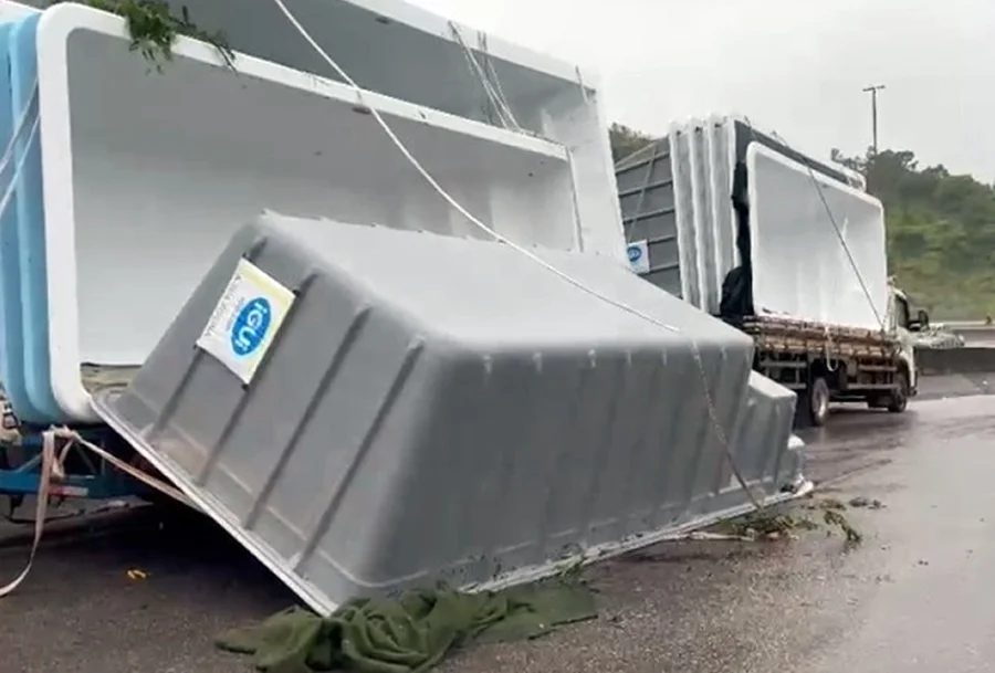 caminhoneiro-morre-ao-ser-atingido-por-piscina-em-rodovia