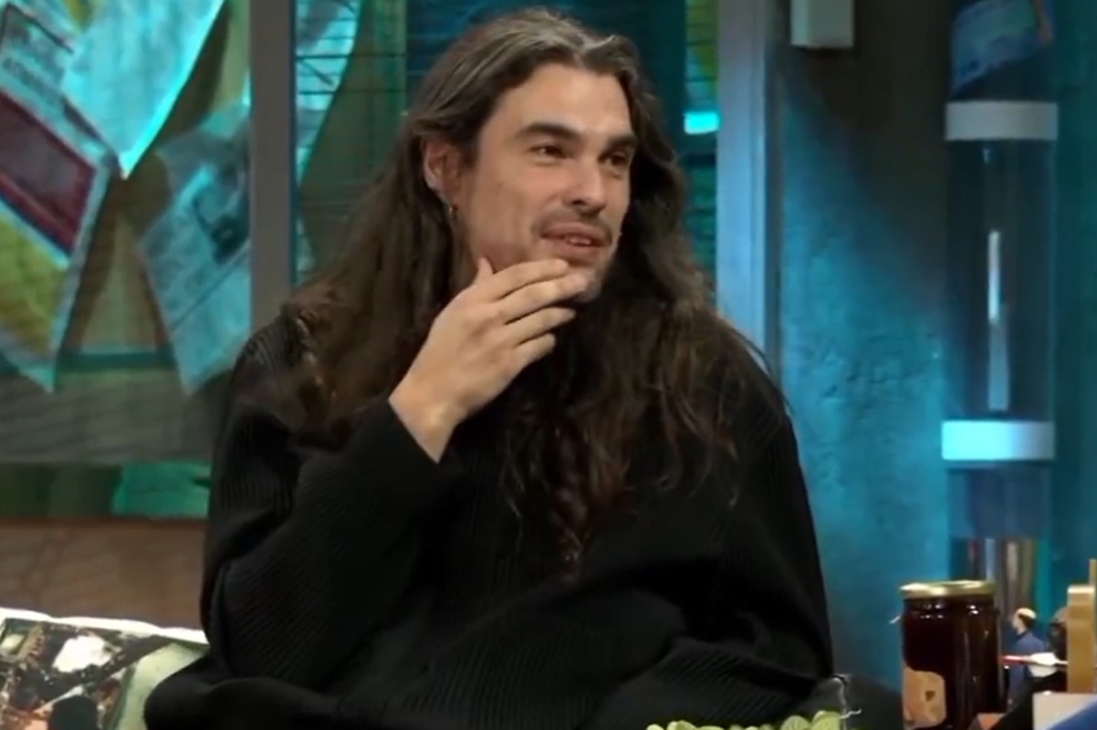 brasileiros-atacam-pessoa-errada-apos-revolta-com-diretor-espanhol