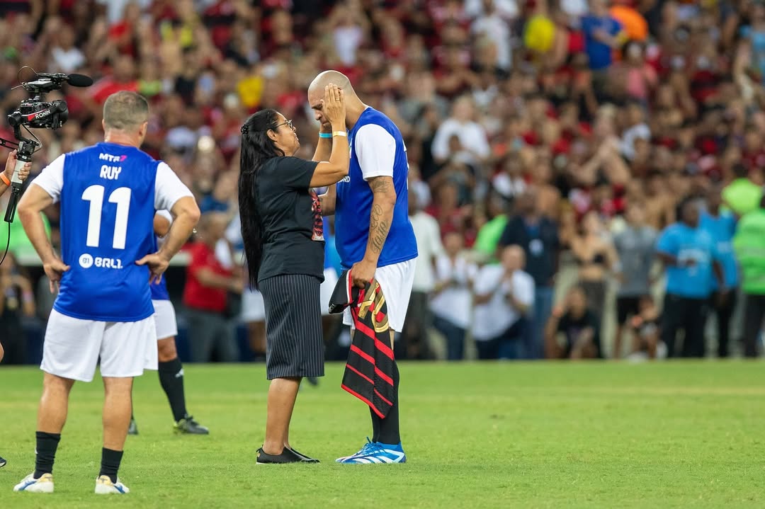 mae-de-adriano-cai-em-golpe,-perde-r$-15-mil-e-ex-jogador-ameaca-bandidos