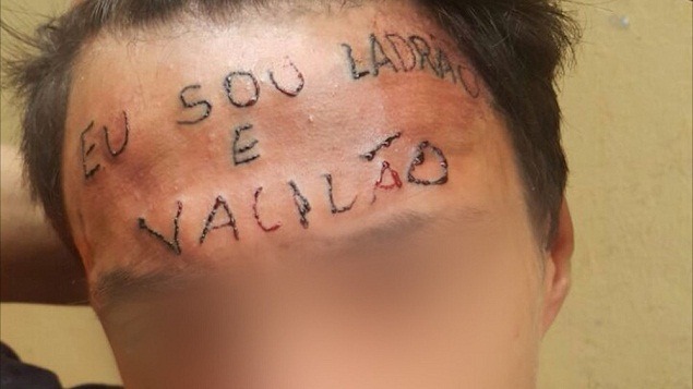 ‘ladrao-e-vacilao’:-homem-que-teve-testa-tatuada-apos-roubo-e-preso