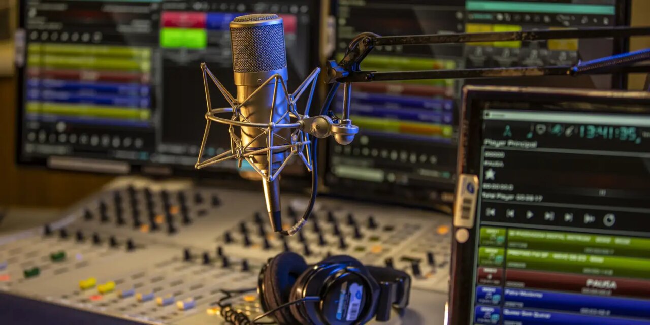 radio-mec-e-nacional-tem-crescimento-historico-de-audiencia-em-2025