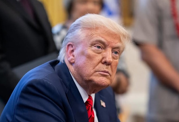 arquivos-de-epstein-citam-denuncia-contra-trump-por-estupro-de-menor