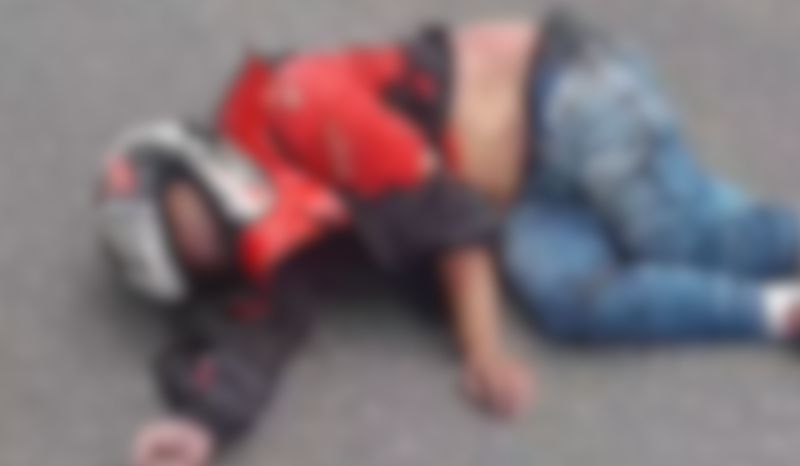 video:-motociclista-que-transportava-drogas-sofre-acidente-e-‘flagrante’-cai-em-pista