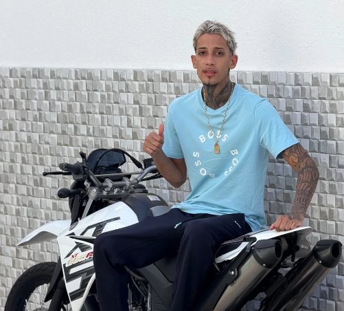 influenciador-reage-a-assalto-e-mata-suspeito-a-tiros