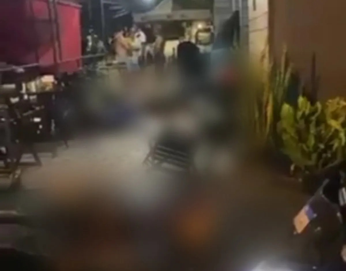 chacina-em-bar-deixa-seis-mortos-em-area-dominada-por-milicia;-veja-video