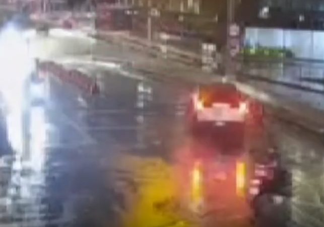 motociclista-morre-apos-ser-atropelado-por-carro-futurista;-veja-video