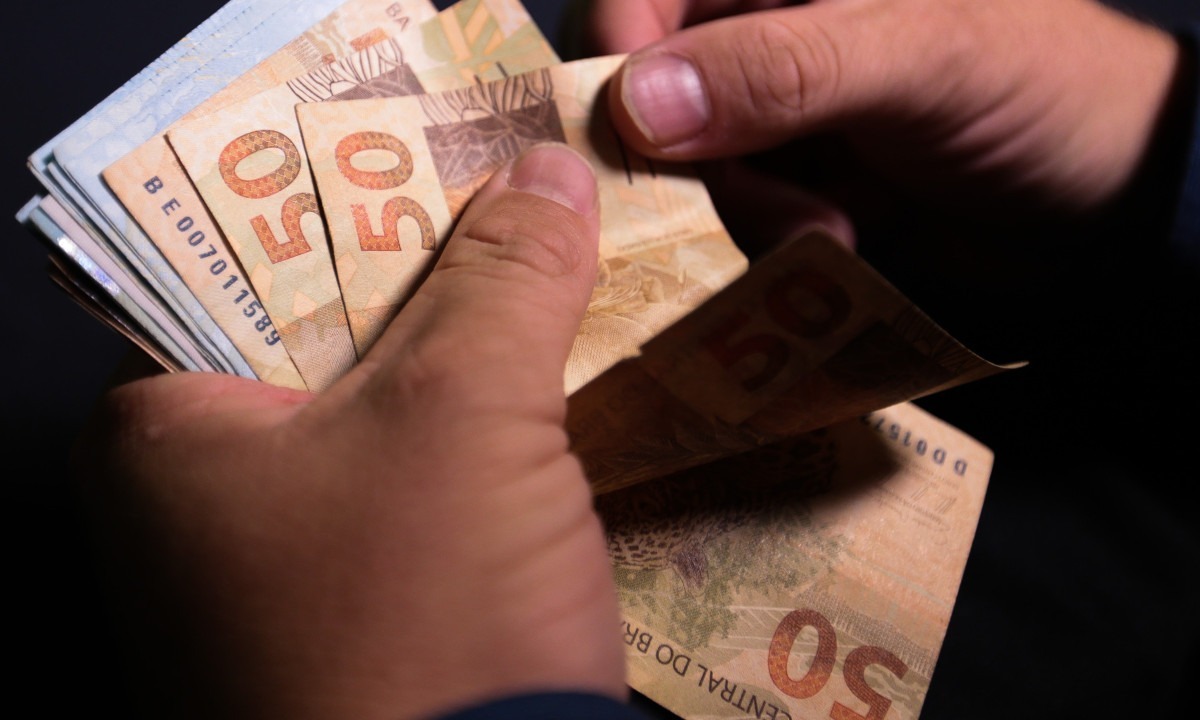 mulher-e-presa-apos-simular-roubo-para-acionar-seguro-bancario