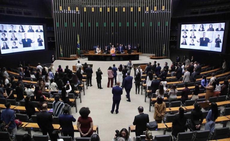 camara-aprova-projeto-que-facilita-compra-de-primeira-arma