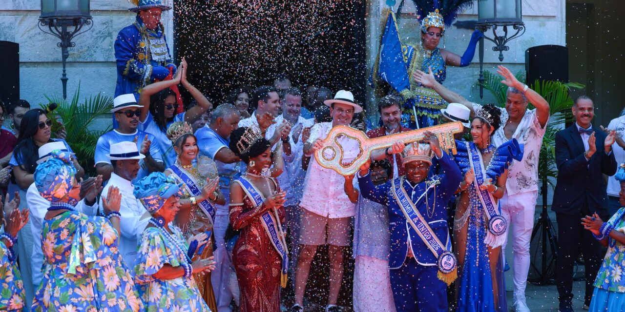 rei-momo-recebe-chave-da-cidade-e-abre-o-carnaval-do-rio-2026