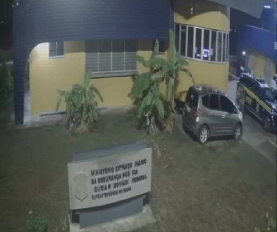 mulher-pula-de-carro-em-movimento-para-escapar-de-agressoes;-video