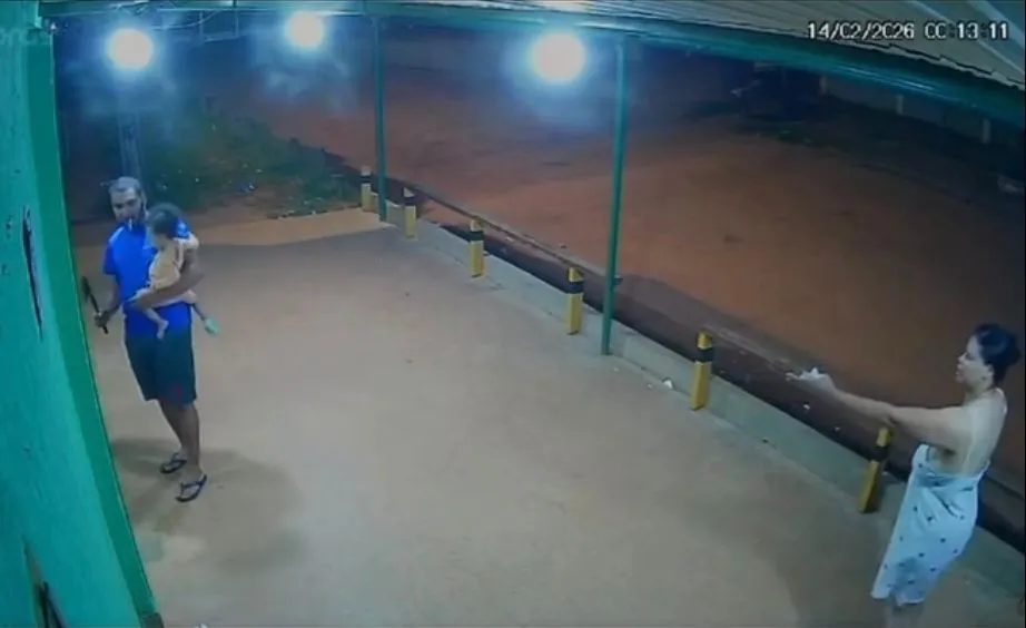 video:-homem-ameaca-bebe-de-11-meses-com-machadinha