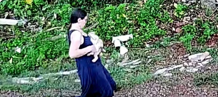 mae-entra-intencionalmente-com-bebe-de-20-dias-em-rio-e-recem-nascida-desaparece