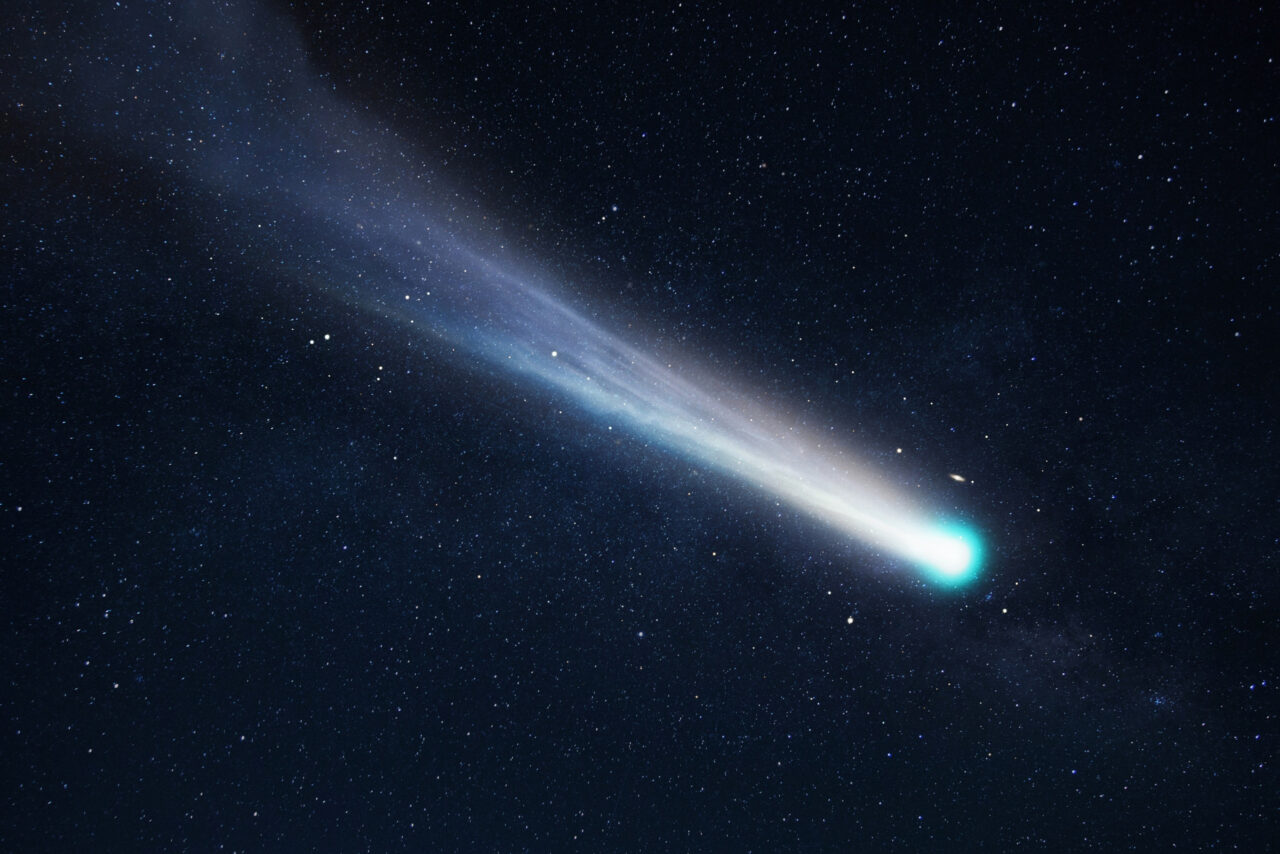 olhar-espacial:-o-cometa-mais-brilhante-do-seculo?
