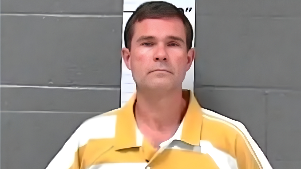 prefeito-e-preso-apos-ser-flagrado-cheirando-roupas-intimas-de-parente-adolescente