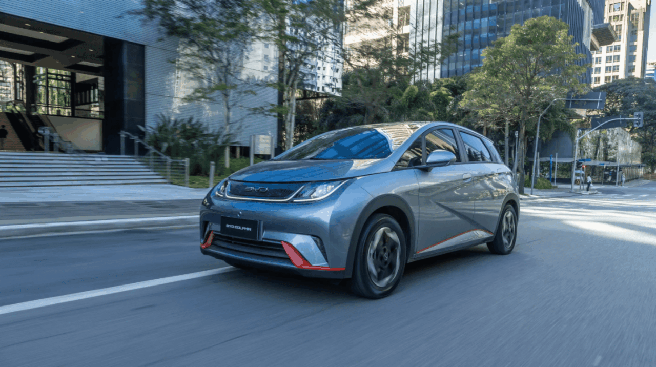 byd-registra-pior-fevereiro-em-6-anos-no-mundo,-mas-dolphin-mini-lidera-vendas-no-brasil