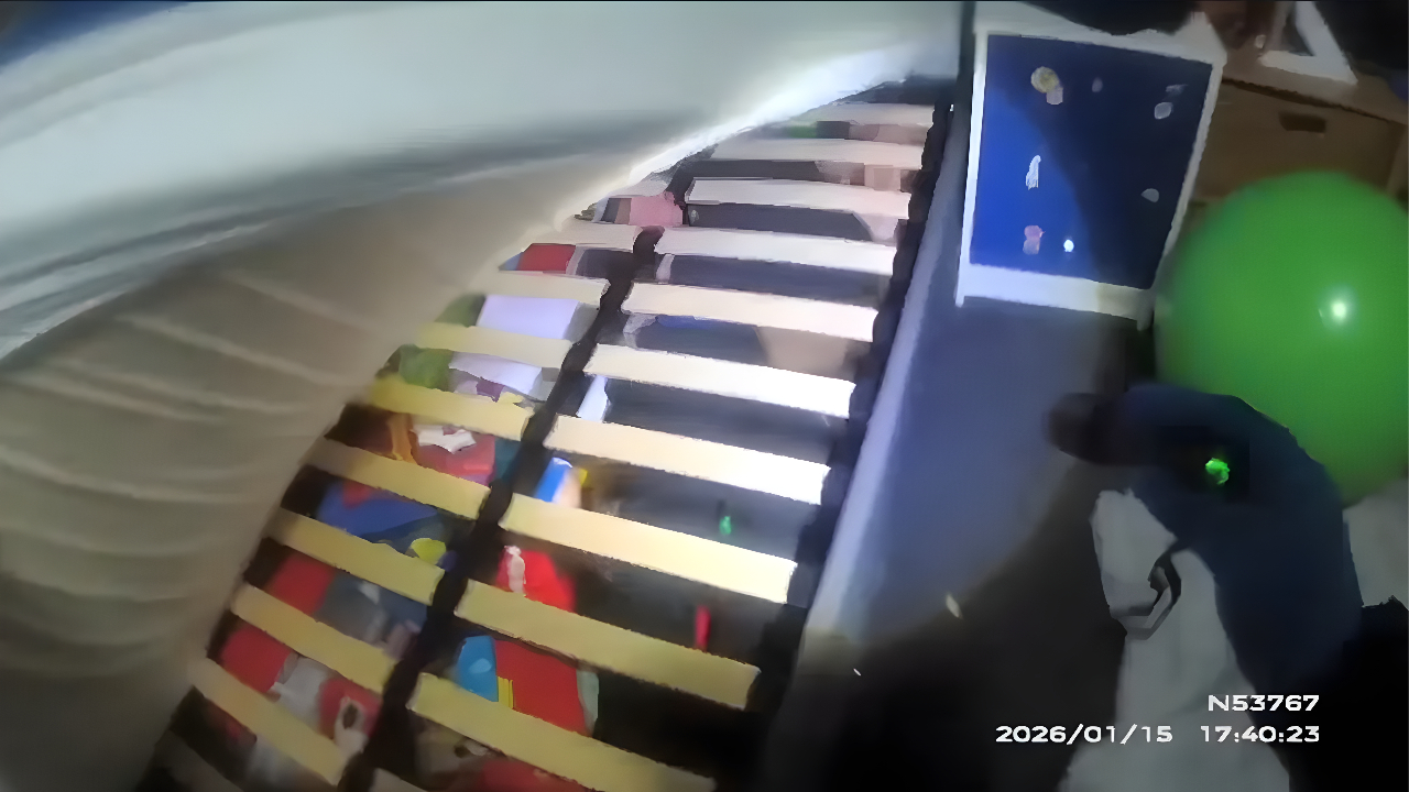 homem-se-esconde-debaixo-da-cama-para-fugir-da-policia,-mas-crime-e-revelado;-veja-video