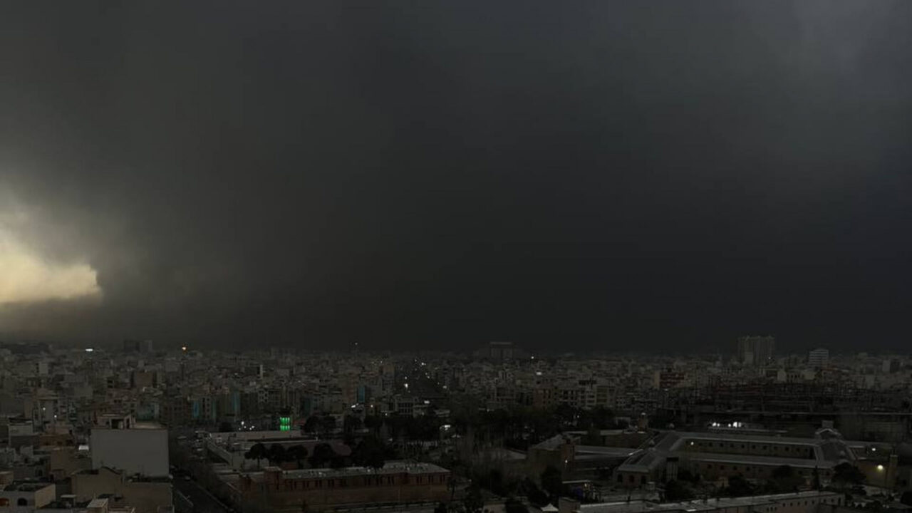 ceu-escuro-e-chuva-acida:-como-o-‘dia-virou-noite’-no-ira-apos-ataques-aereos
