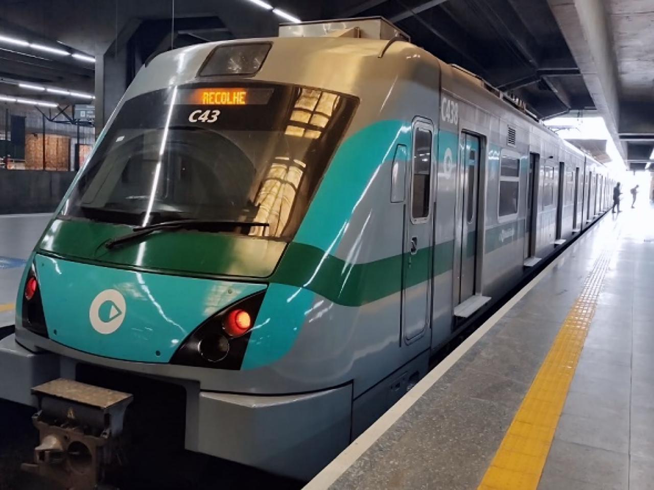 homem-e-baleado-dentro-de-trem-em-sp;-veja-video