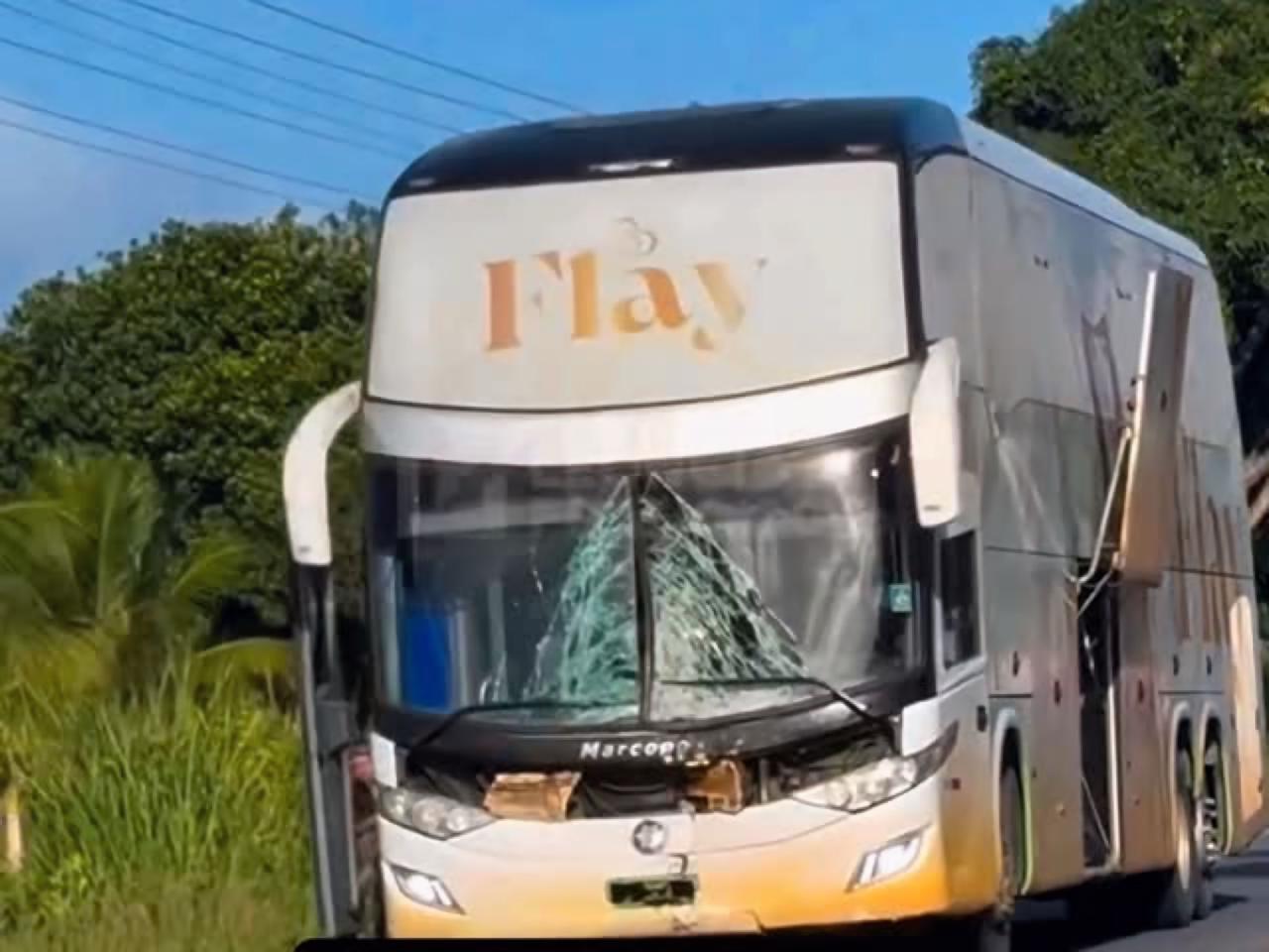 video:-veja-como-ficou-o-onibus-da-flay-apos-acidente-fatal