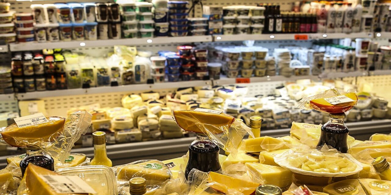 credito-e-emprego-explicam-vendas-no-comercio-em-patamar-recorde