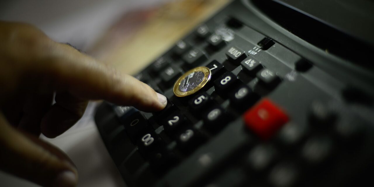 inflacao-oficial-recua-para-3,81%,-com-variacao-de-0,7%-em-fevereiro